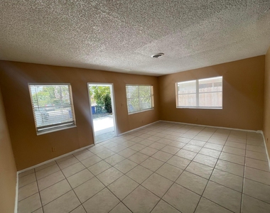 1316 Nw 8th Avenue - Photo Thumbnail 5
