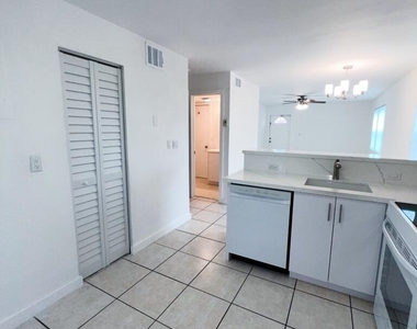 3777 Nw 78th Avenue - Photo Thumbnail 3