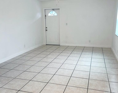 3777 Nw 78th Avenue - Photo Thumbnail 5