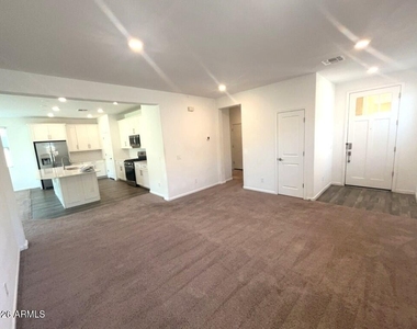 9217 W Willow Bend Lane - Photo Thumbnail 2