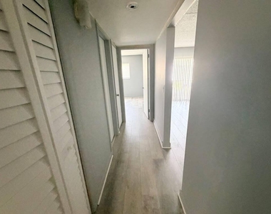 1501 Crescent Circle - Photo Thumbnail 1