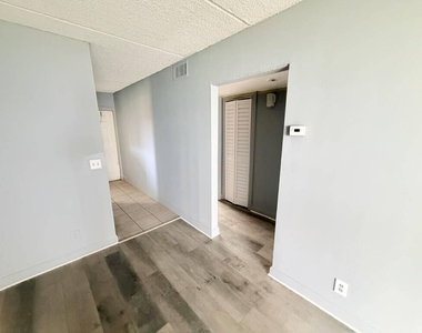 1501 Crescent Circle - Photo Thumbnail 2