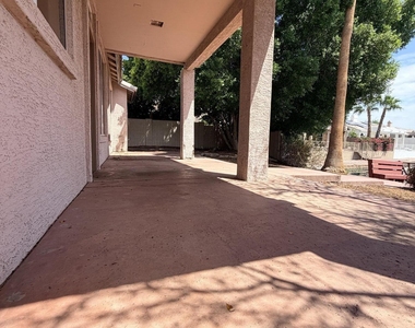 5215 W Tonopah Drive - Photo Thumbnail 9