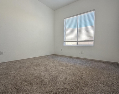 5215 W Tonopah Drive - Photo Thumbnail 17