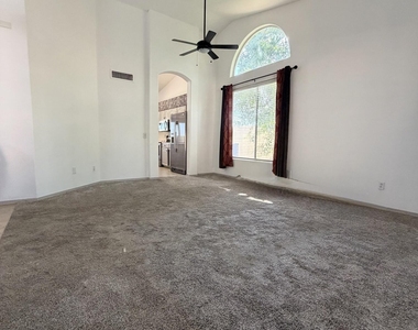 5215 W Tonopah Drive - Photo Thumbnail 10