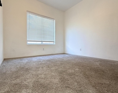 5215 W Tonopah Drive - Photo Thumbnail 15