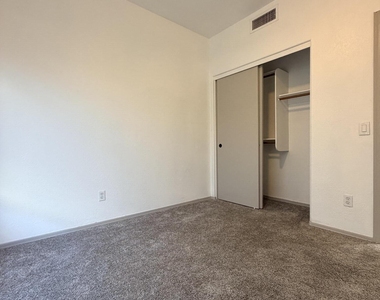 5215 W Tonopah Drive - Photo Thumbnail 16