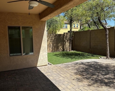 5440 W Hobby Horse Drive - Photo Thumbnail 9