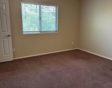 5440 W Hobby Horse Drive - Photo Thumbnail 19