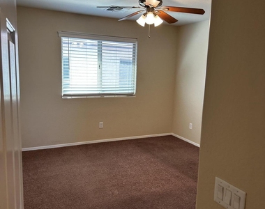 5440 W Hobby Horse Drive - Photo Thumbnail 17