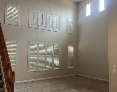 13518 W Verde Lane - Photo Thumbnail 6