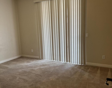13518 W Verde Lane - Photo Thumbnail 9