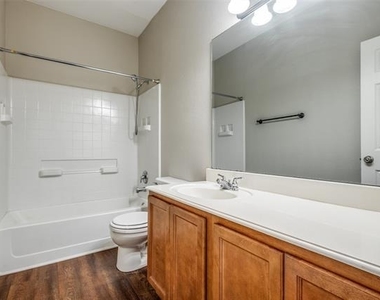 612 Cove Court - Photo Thumbnail 9
