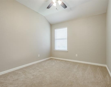 612 Cove Court - Photo Thumbnail 10