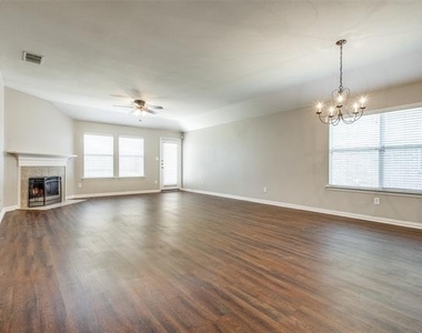 612 Cove Court - Photo Thumbnail 2