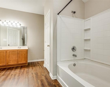 612 Cove Court - Photo Thumbnail 7