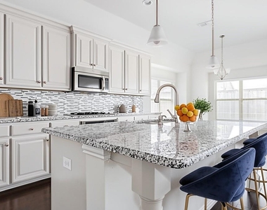 3005 Martha Drive - Photo Thumbnail 3