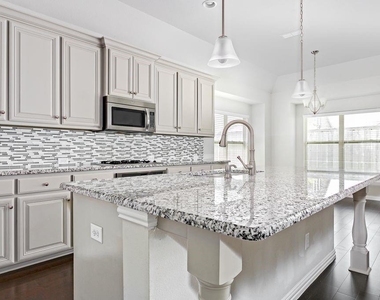 3005 Martha Drive - Photo Thumbnail 7