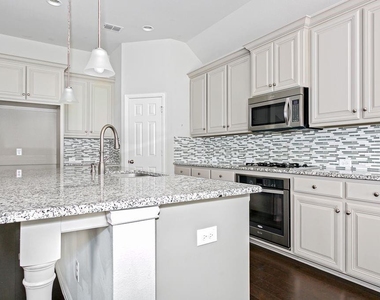 3005 Martha Drive - Photo Thumbnail 8