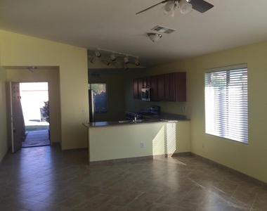 249 S 14th Circle - Photo Thumbnail 2