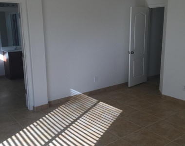 249 S 14th Circle - Photo Thumbnail 16