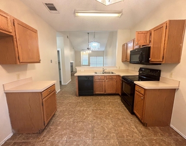 2915 Roxboro Road - Photo Thumbnail 6