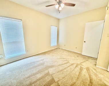 2915 Roxboro Road - Photo Thumbnail 13