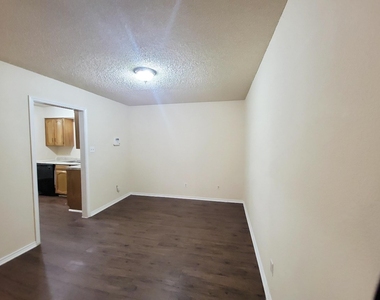 1714 Magnolia Lane - Photo Thumbnail 4