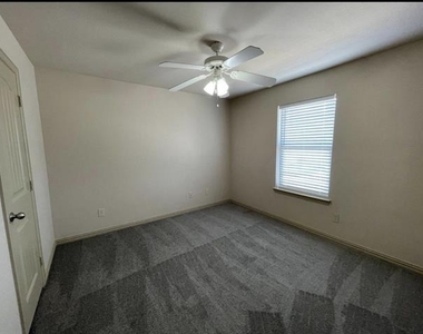 2307 Calendar Court - Photo Thumbnail 16
