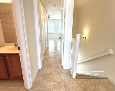 960 Millbrae Court - Photo Thumbnail 12