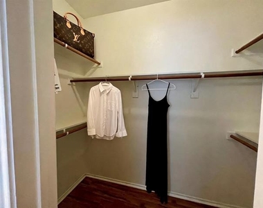 7513 Red Feather Trail - Photo Thumbnail 8