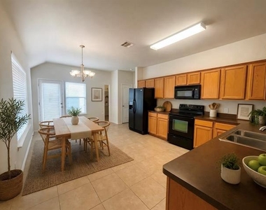 7513 Red Feather Trail - Photo Thumbnail 4