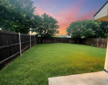 7513 Red Feather Trail - Photo Thumbnail 13
