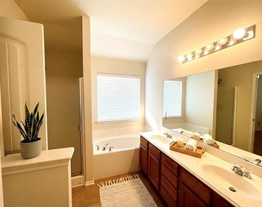 7513 Red Feather Trail - Photo Thumbnail 9