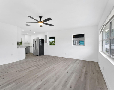 316 Nw 6th Court - Photo Thumbnail 2