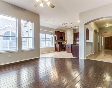 141 Arbordale Way - Photo Thumbnail 10
