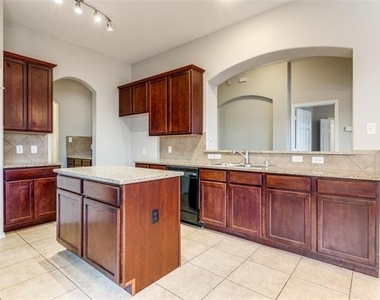 141 Arbordale Way - Photo Thumbnail 7
