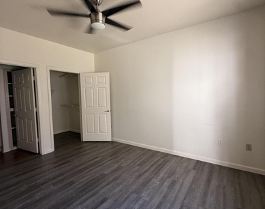 11375 E Sahuaro Drive - Photo Thumbnail 4