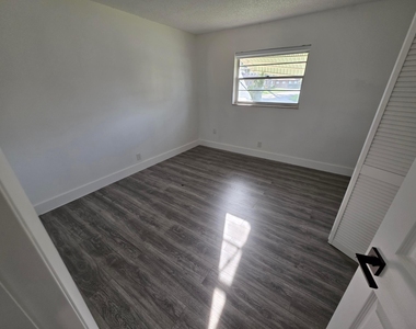 718 Whippoorwill Lane - Photo Thumbnail 24