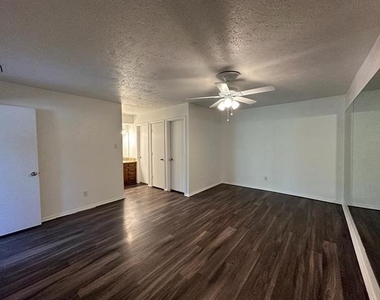 2818 Golfing Green Drive - Photo Thumbnail 9