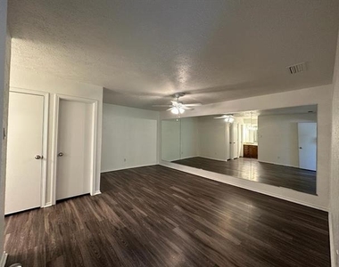 2818 Golfing Green Drive - Photo Thumbnail 8