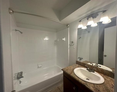 2818 Golfing Green Drive - Photo Thumbnail 7