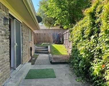 2818 Golfing Green Drive - Photo Thumbnail 11