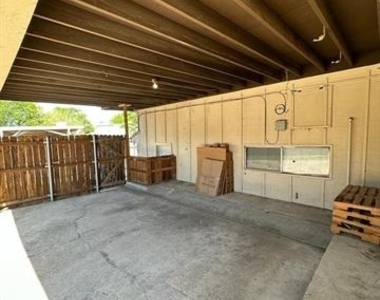 2818 Golfing Green Drive - Photo Thumbnail 13