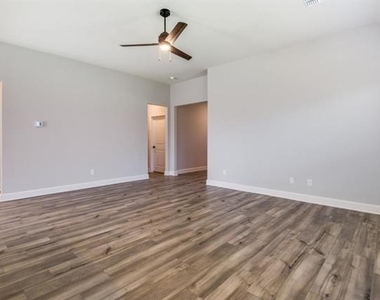 1009 Calhoun Drive - Photo Thumbnail 11