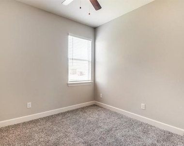 1009 Calhoun Drive - Photo Thumbnail 19
