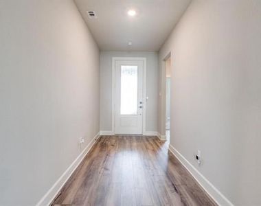 1009 Calhoun Drive - Photo Thumbnail 4