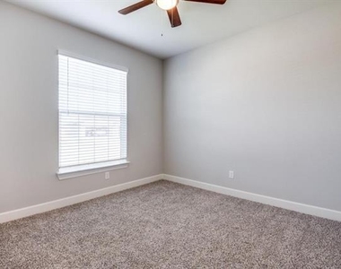 1009 Calhoun Drive - Photo Thumbnail 10