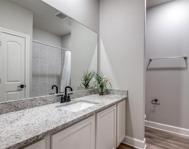 1009 Calhoun Drive - Photo Thumbnail 17