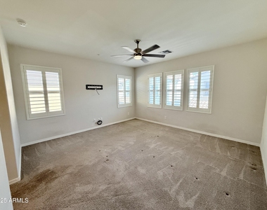 2366 W Gloria Lane - Photo Thumbnail 34